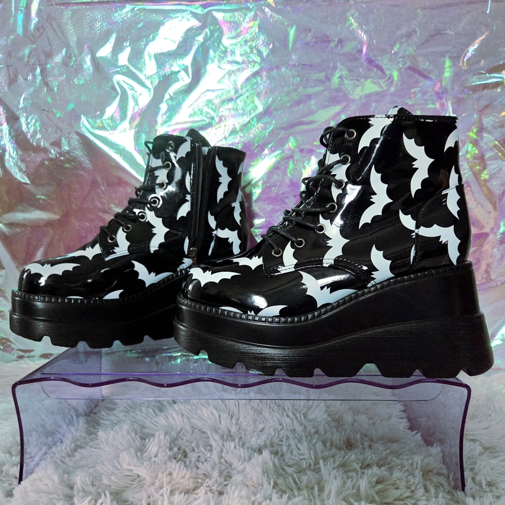 *SOLD* Women's Gothic Bat Print Platform Boots - Size 9.5